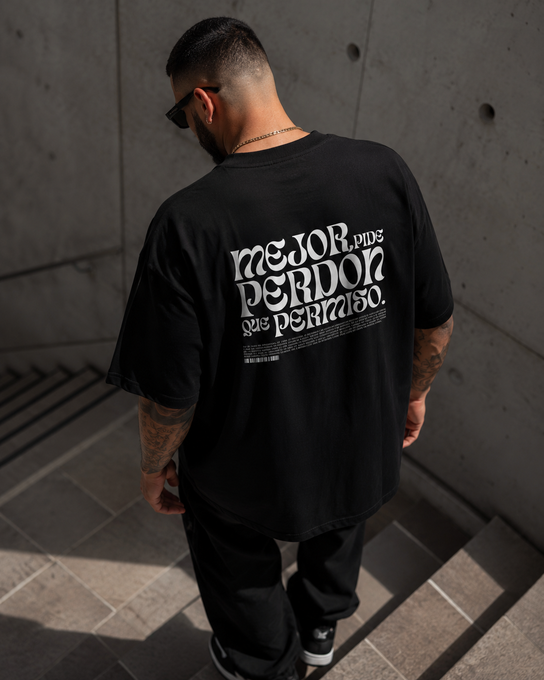 "Sin Permiso" Unisex Oversize Tee (negra)