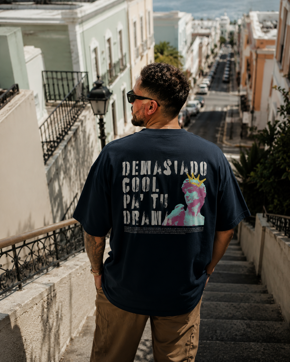 "Demasiado Cool" Unisex Oversize Tee (azul marino)