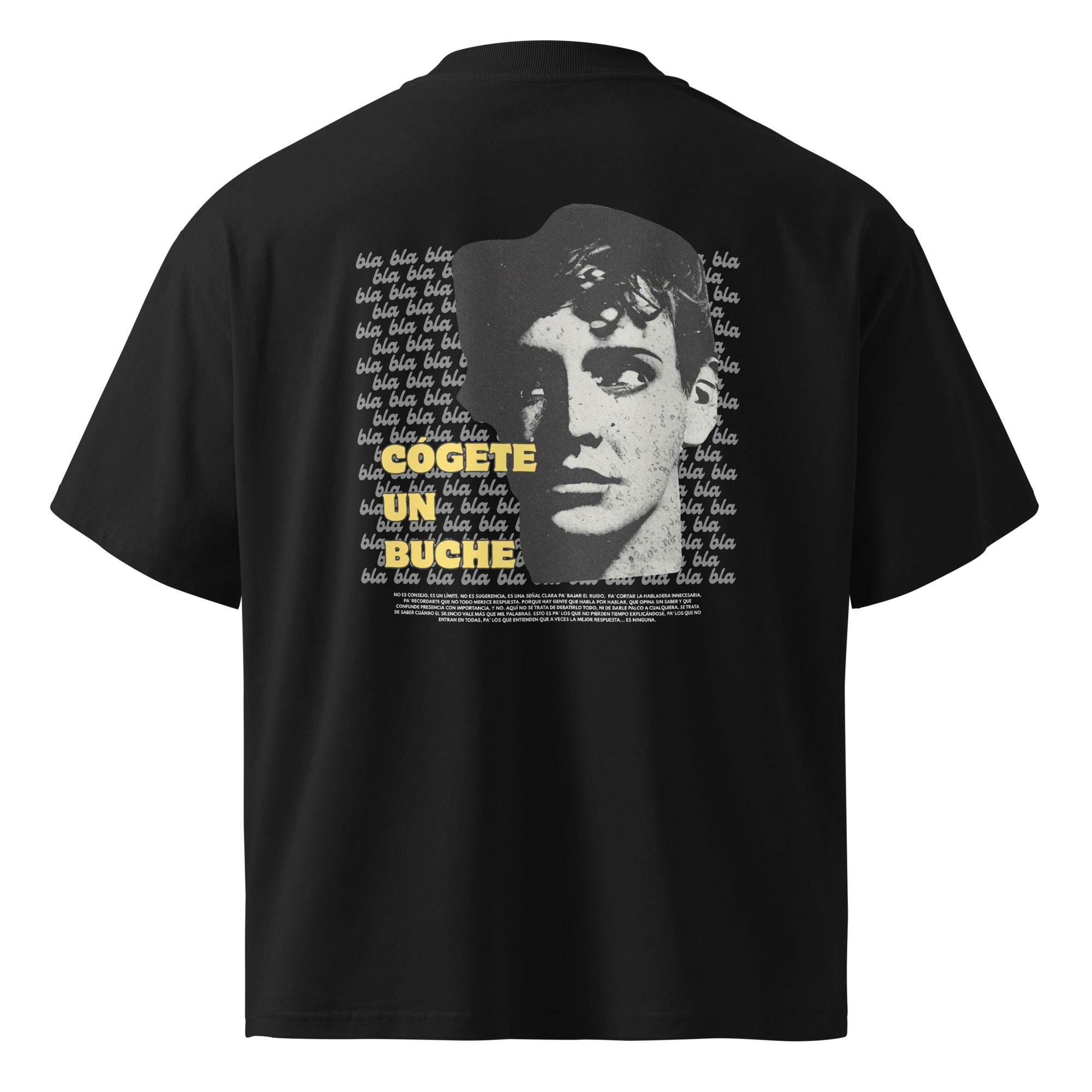 Espalda de camiseta oversize negra con mensaje Cógete un buche — MúkaroPR streetwear boricua