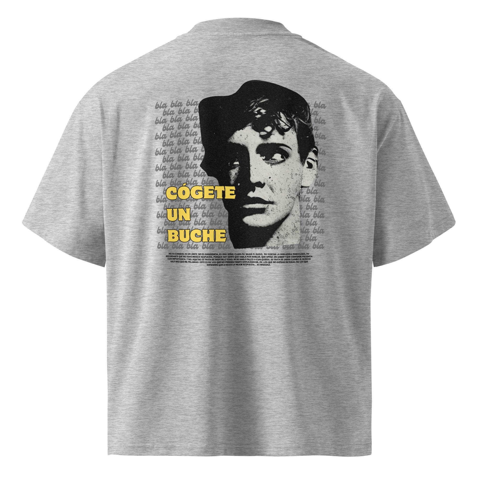 Espalda de camiseta oversize gris con mensaje Cógete un buche — MúkaroPR streetwear boricua