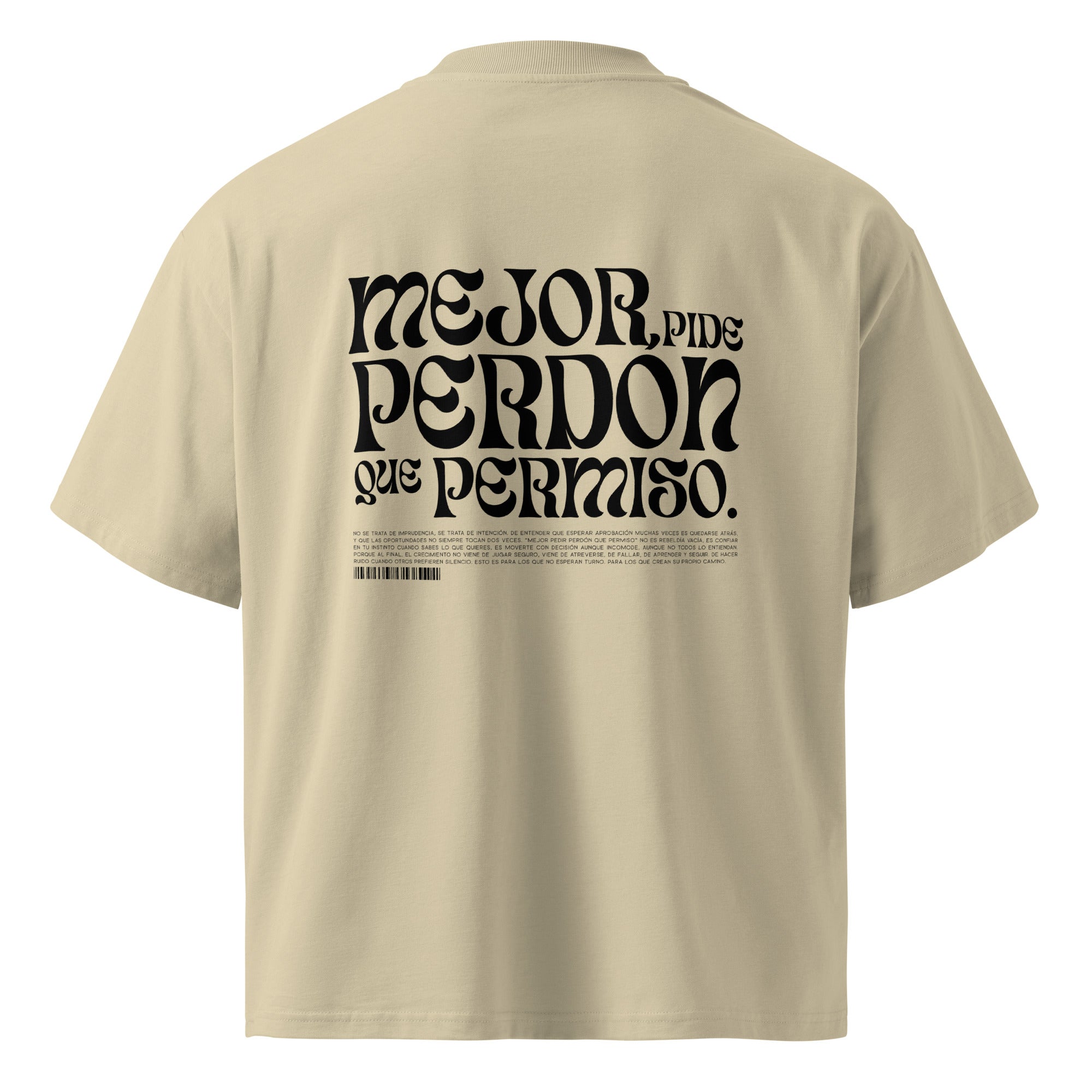 Espalda de camiseta oversize beige con mensaje mejor pide perdón que permiso — MúkaroPR streetwear boricua